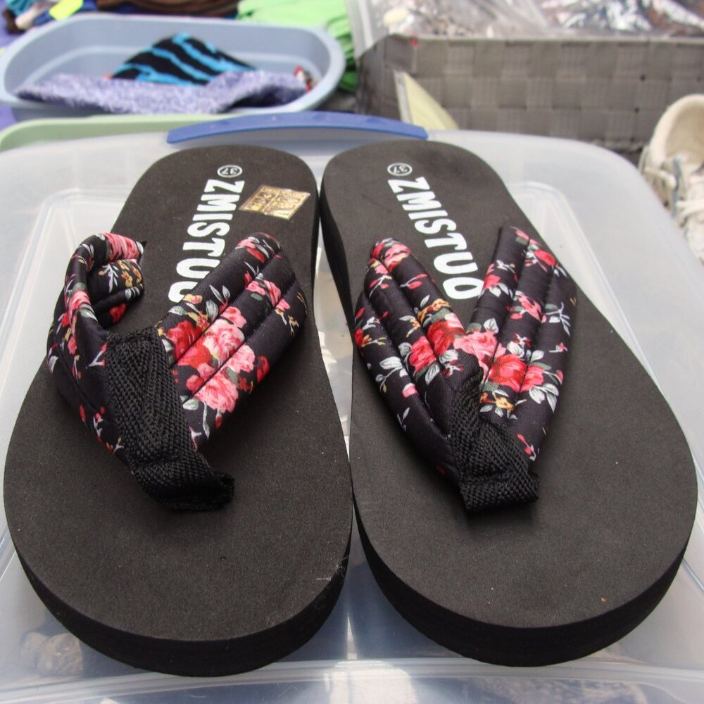 Women's Brand New Flip Flops